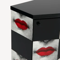 Outlet Comodino Poliedrico Kiss Armadietti